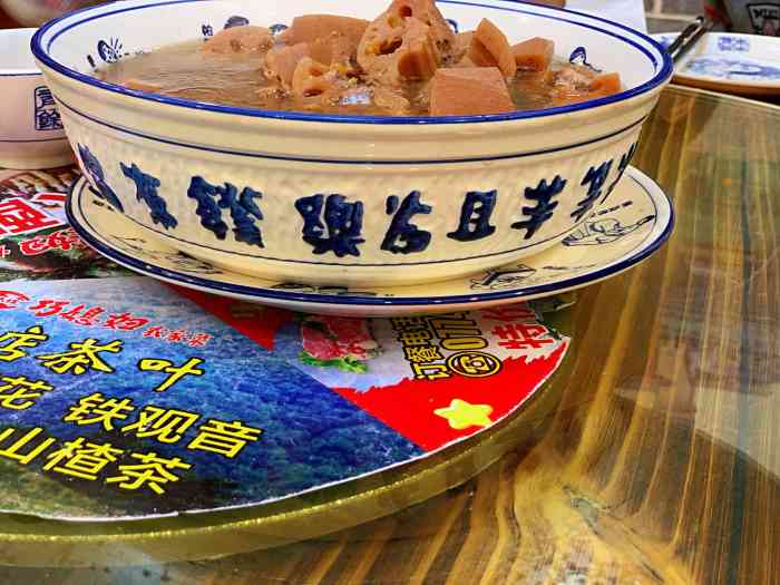 巧媳妇农家菜-"一家好像新开不久的店,门口还有红地毯跟礼.