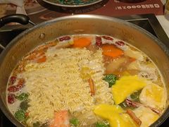 -尚尚仙·酸汤猪手·猪肚鸡火锅(华联万柳购物中心店)