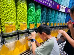 -m豆巧克力世界(上海世茂广场店)