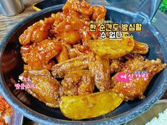 辣子鸡拼酱油鸡-MI WU FACTORY米屋美食工厂餐厅(绿地店)