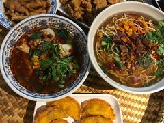 -爆炸头阿姨小四川正宗川味小吃(无任何分店)