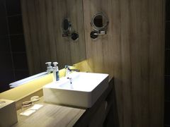 -西安大雁塔科技大学地铁站亚朵酒店