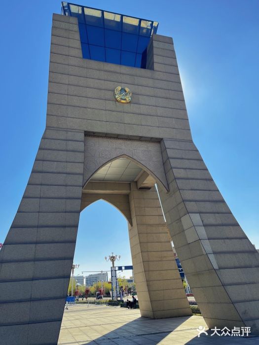 霍尔果斯国门景区图片