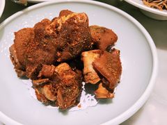 手抓猪蹄-雀蓝川菜(奥体广场店)