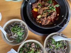 -大众跷脚牛肉馆·非遗传承单位(峨眉山店)