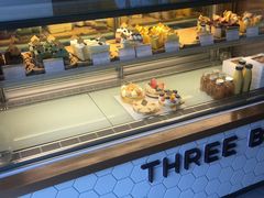 面包甜点陈列柜-三只蜜蜂蛋糕(东城店)