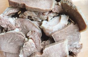 Braised Pig Tongue with Black Mushroom in Abalone Sauce