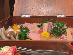 -山川小町·极番烧肉(新地假日广场店)