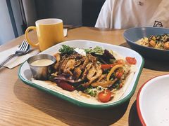 照烧鸡肉配牛油果拉法沙拉-HELLO 27 意面·沙拉·帕尼尼