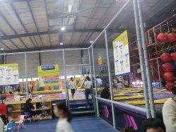 -趣玩空间蹦床乐园(临平旗舰店)