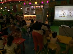 -维佳童话镇演出现场(徐东店)