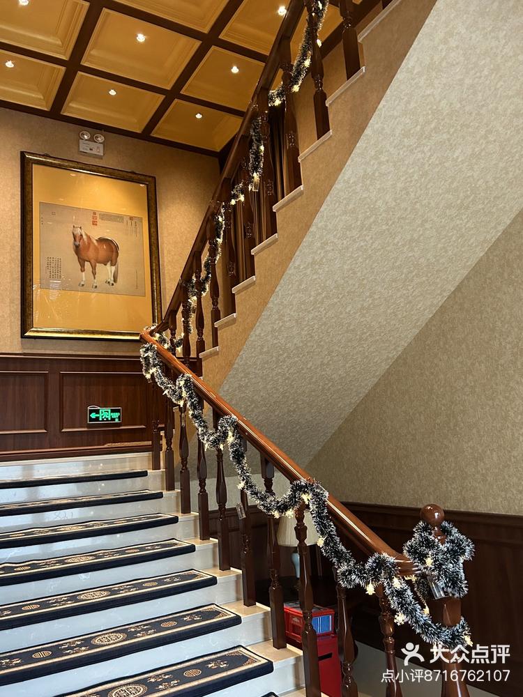 故人西辞黄鹤楼来个水疗推个油