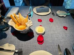 人餐前面包-弦月窗LUNETTE BY AMANDA(复兴路店)