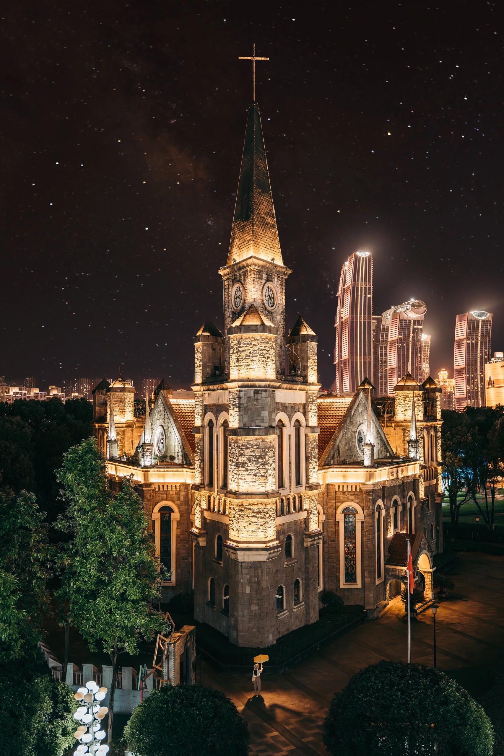 重庆夜景小众地,隐藏闹市里的绝美魔幻城堡