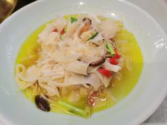 -阿瓦山寨·湘菜现炒·剁椒鱼头王(咸阳总店)