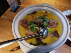 -帅巴人舅母子腊蹄民俗村