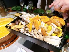 -花菇朵·云山雀 ll 野生菌锅·野果酸汤·精品滇菜(万柳店)