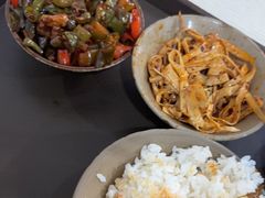 -董哥山城碗碗香(美专校街店)