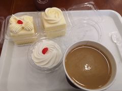 -红宝石·鲜奶小方·海派西点房(南丹店)