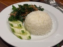 -Chom Cafe and Restaurant