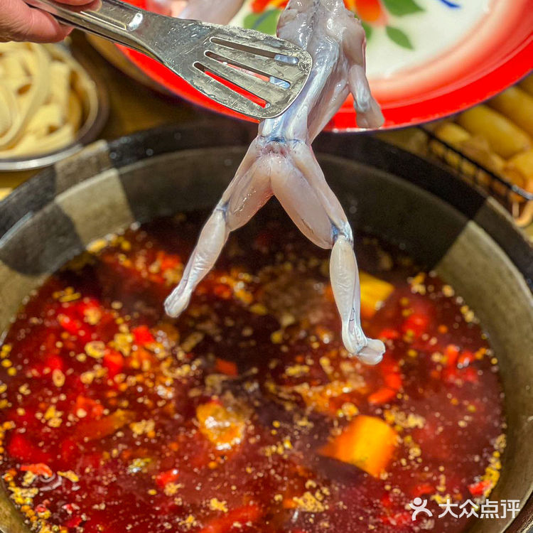 请问是谁发明的无刺黑鱼花火锅🐟都给我来吃❗❗