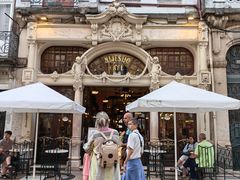 -Majestic Café