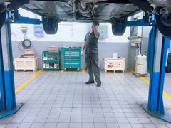 -上海伟杰·捷豹路虎4S店(闵行店)