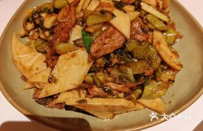 Pickled Cabbage Stir-fried Beef with Rice Cakes