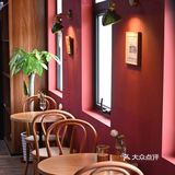 和闺蜜是下午去的，点了咖啡️、气泡水和西餐