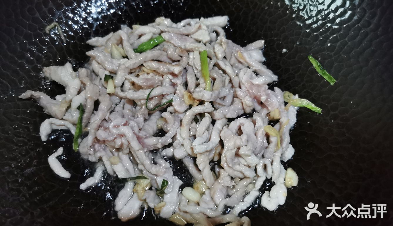 鱼香肉丝，配着米饭吃，超级好吃