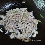 鱼香肉丝，配着米饭吃，超级好吃