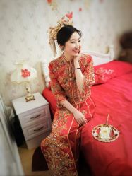 -觅白婚纱礼服馆