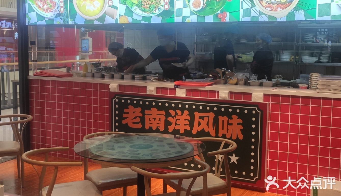 弘阳广场C区四楼，海底捞的附近。口味:手撕鸡的套餐