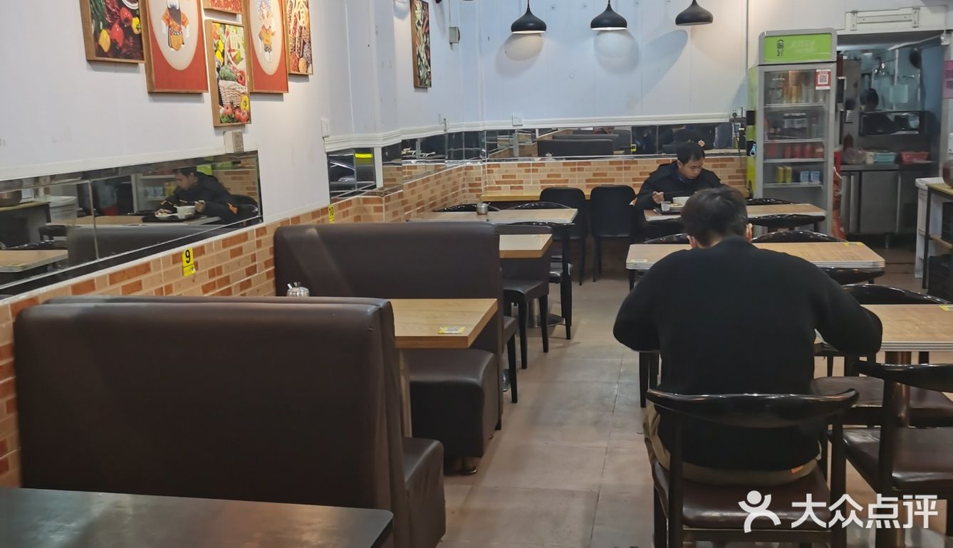 大众化价格较实惠，菜品热烫可口，工薪阶层街坊民众便利饭堂[种草]