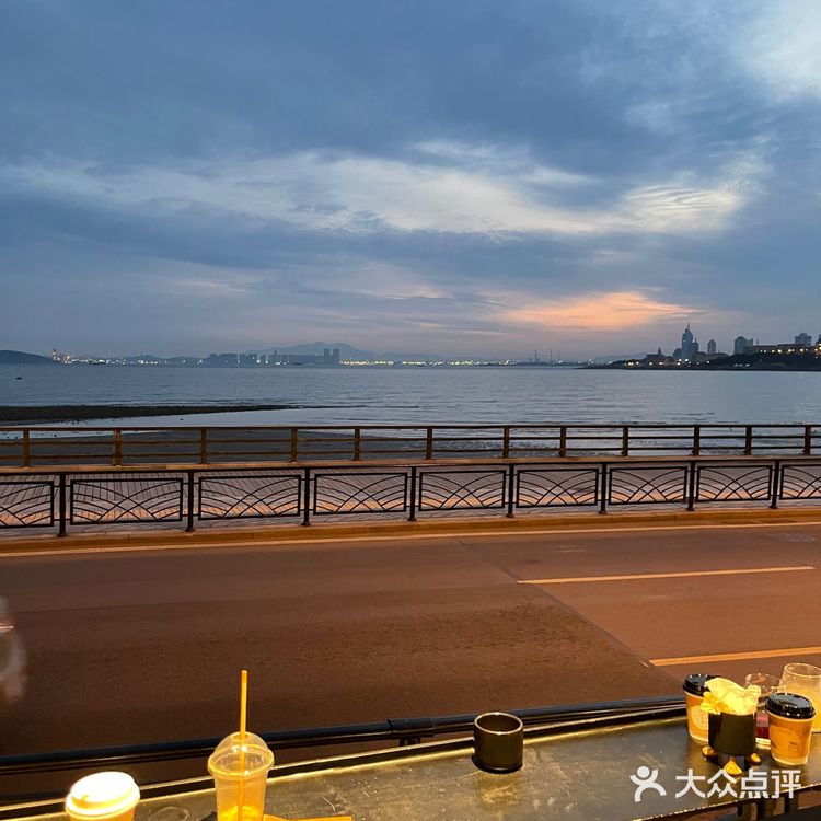 露天海边拍照｜车来车往是最好的背景📷