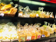 面包甜点陈列柜-昆明冠生园·蛋糕·面包(南强街店)