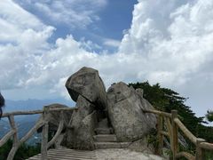 -罗田薄刀峰风景区