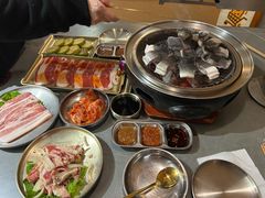 -围炉肉舍丹东海鲜烤肉·烤活鳗(步行街店)