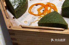 Mugwort Scented Steamed Rice Cake