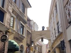 -鲁邦国际风情街(麦世达韩国精品百货店)