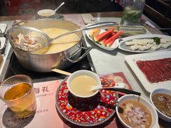 -尚尚仙·酸汤猪手·猪肚鸡火锅(华联万柳购物中心店)