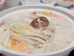 -三人行骨头王火锅(长寿店)