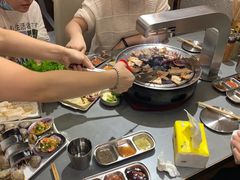 -围炉肉舍•炭烤活鳗•丹东海鲜烤肉(步行街店)