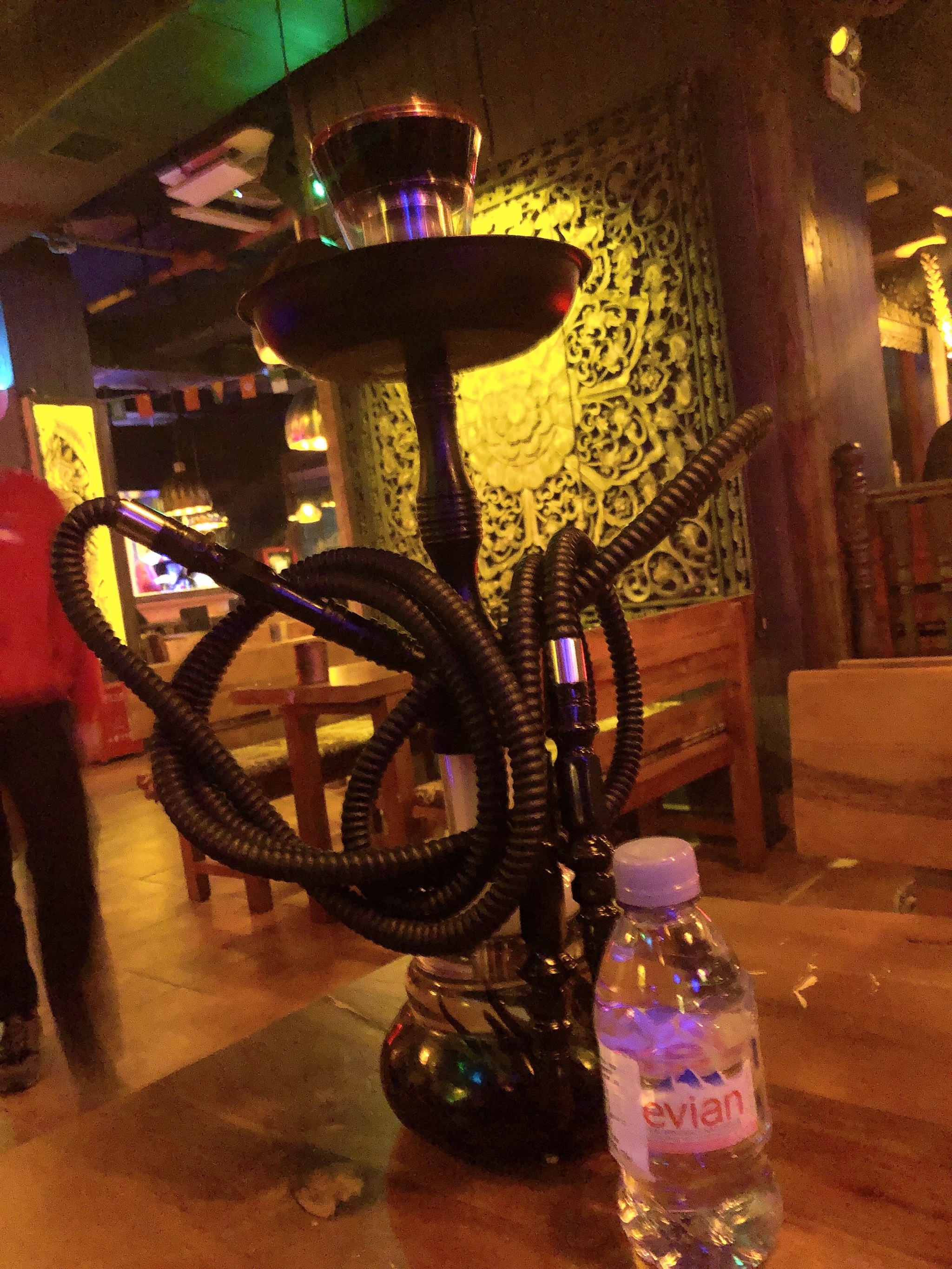 你想要的酒和水烟,helens都有