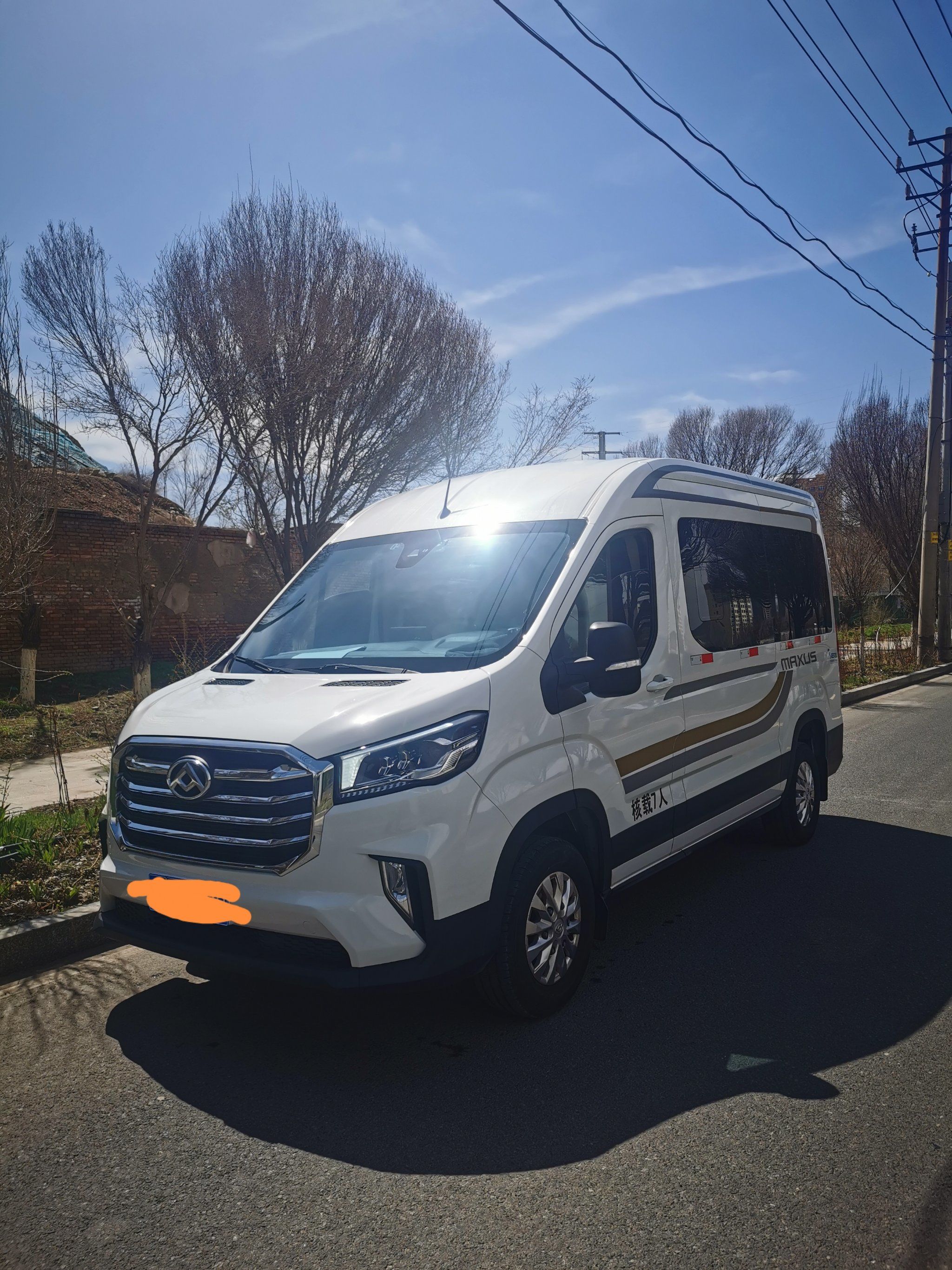 新疆旅游包车,豪华大七座