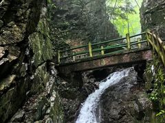 -藏龙百瀑风景区