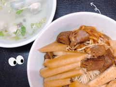 -松树干拌面店