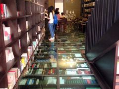 iphone_upload_pic-钟书阁(松江泰晤士小镇店)