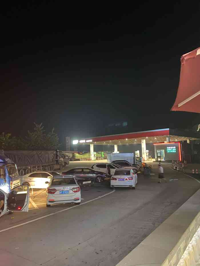 泰美服务区·停车场-"广深高速也是一条主干线路,去江西必走之道.