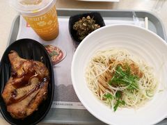 秘制照烧鸡腿葱油拌面-东方既白(上海浦东国际机场)